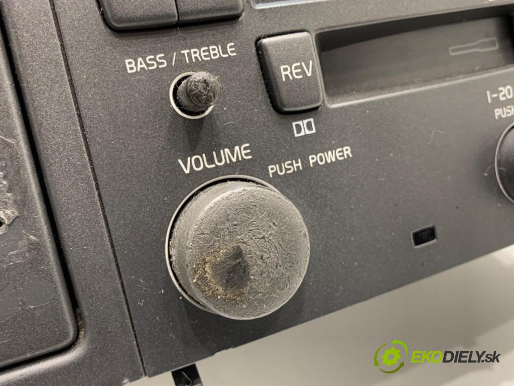 VOLVO V70 II Kombi 2000 147 kW 2.4 T AWD 2435 RADIO 8651152 (Audio zariadenie)