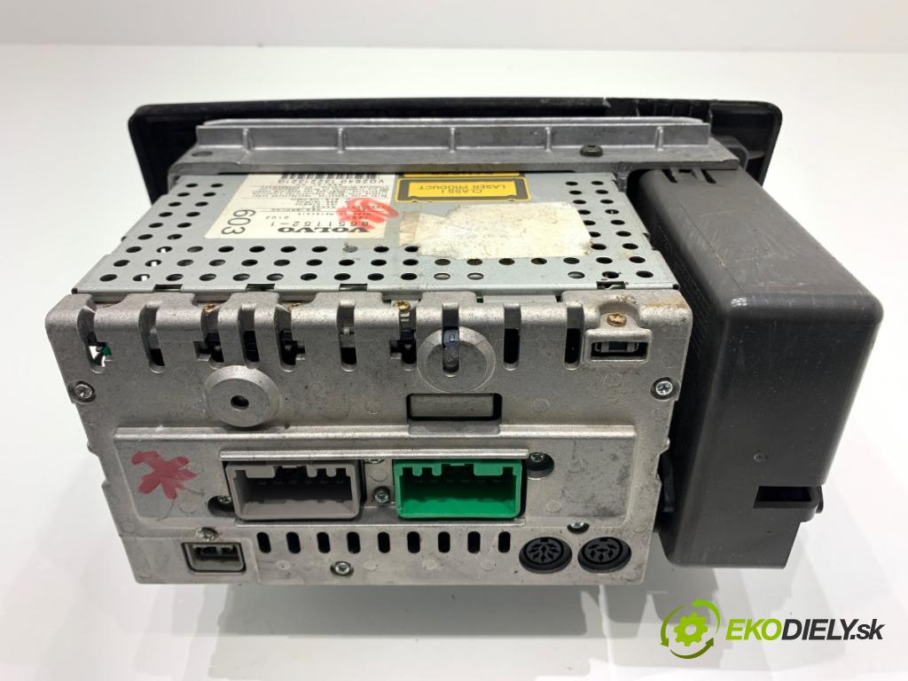 VOLVO V70 II Kombi 2000 147 kW 2.4 T AWD 2435 RADIO 8651152 (Audio zariadenie)