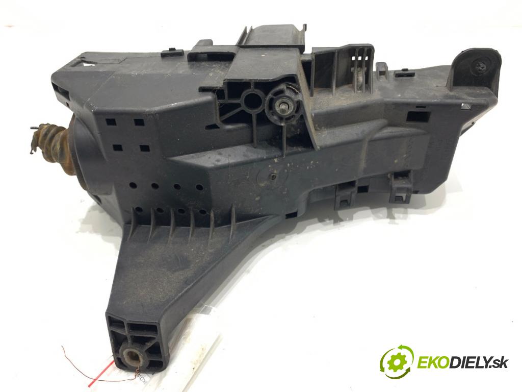 VOLVO V70 II Kombi 2000 147 kW 2.4 T AWD 2435 skříňka poistková 9494210 (Pojistková skříňka)