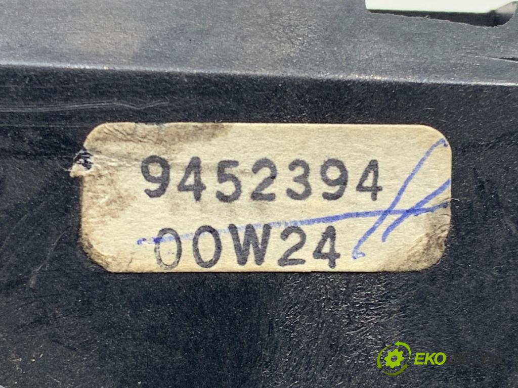 VOLVO V70 II Kombi 2000 147 kW 2.4 T AWD 2435 Prepínač kombinovaný 9452394 (Prepínacie páčky pod volantom)