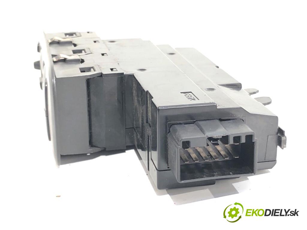 VOLVO V70 II Kombi 2000 147 kW 2.4 T AWD 2435 Prepínač okien 09193383 (Prepínacie páčky pod volantom)