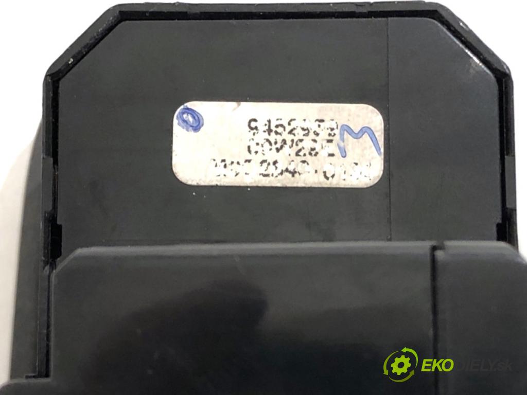 VOLVO V70 II Kombi 2000 147 kW 2.4 T AWD 2435 Prepínač okien 09193383 (Prepínacie páčky pod volantom)