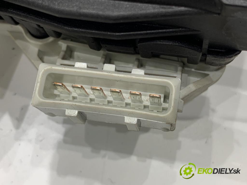 VOLVO V70 II Kombi 2000 147 kW 2.4 T AWD 2435 Potenciometer plynu 30683516 (Potenciometer plynového pedálu)