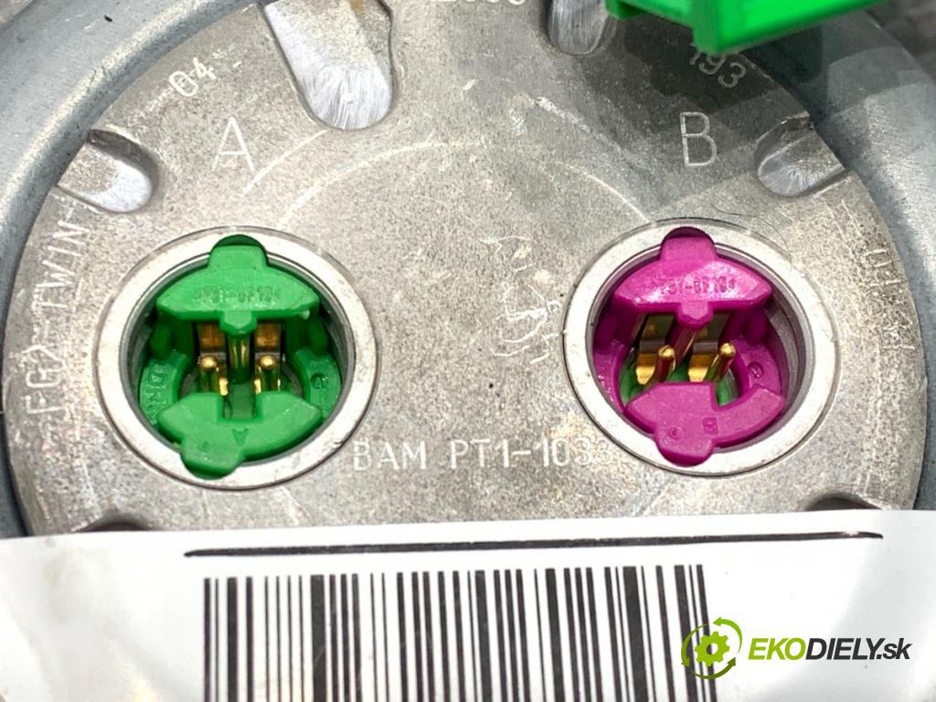 VOLVO V70 II Kombi 2000 147 kW 2.4 T AWD 2435 AirBag volantu  (Airbag)