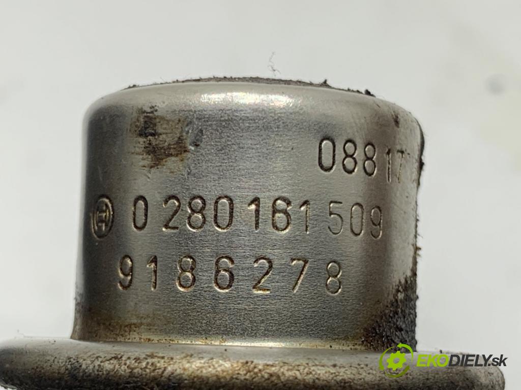 VOLVO V70 II Kombi 2000 147 kW 2.4 T AWD 2435 Lišta vstrekovacia 9202710 (Vstrekovacia lišta)