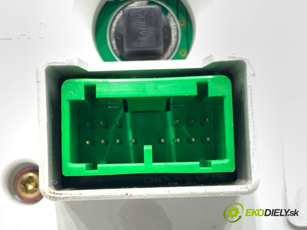 VOLVO V70 II Kombi 2000 147 kW 2.4 T AWD 2435 Prístrojovka 9499668 (Prístrojová doska)