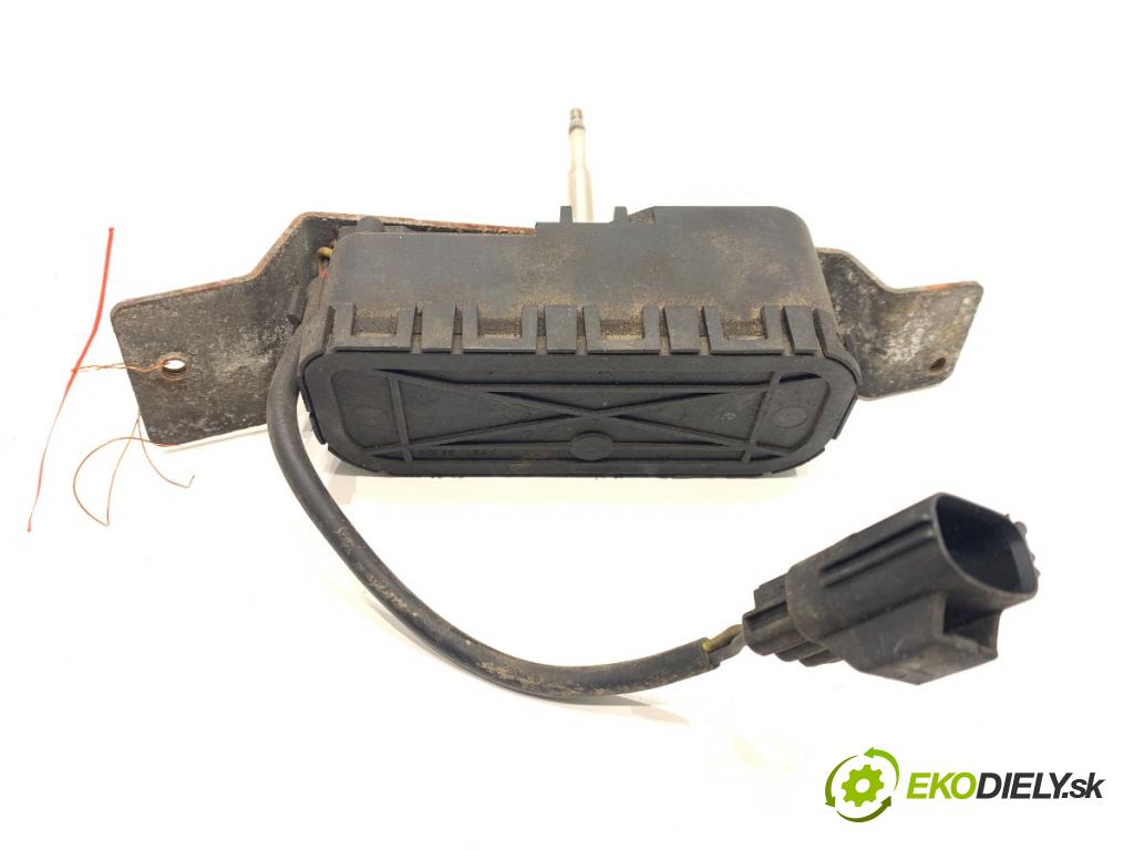 VOLVO V70 II Kombi 2000 147 kW 2.4 T AWD 2435 motorek stěrače PŘEDNÍ svetla světla pravý 8620960 0390206218
