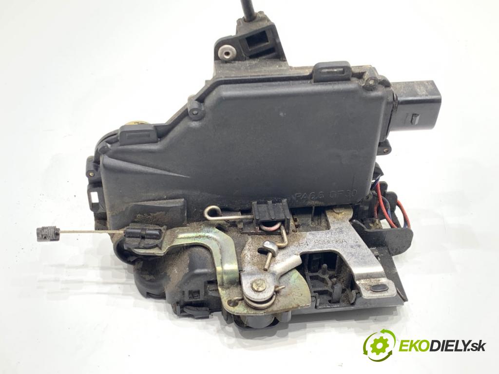 VW PASSAT B5 FL sedan 2001 96 kW 1.9 TDI 4motion 1896 zámok dveře pravý zadní část