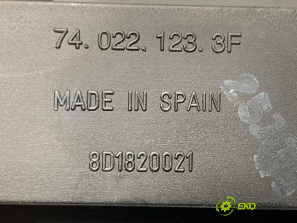 VW PASSAT B5 FL sedan 2001 96 kW 1.9 TDI 4motion 1896 topení 8D1820021