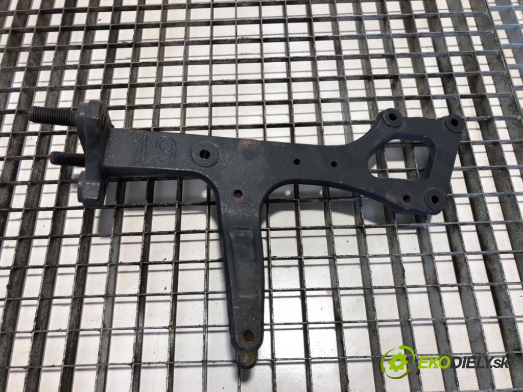 SCANIA L,P,G,R,S - series Wywrotka 2019 302 kW R410 302 kW [411 KM] olej napędowy 2017 - 2022 12742 držák nárazníka levý 2354519