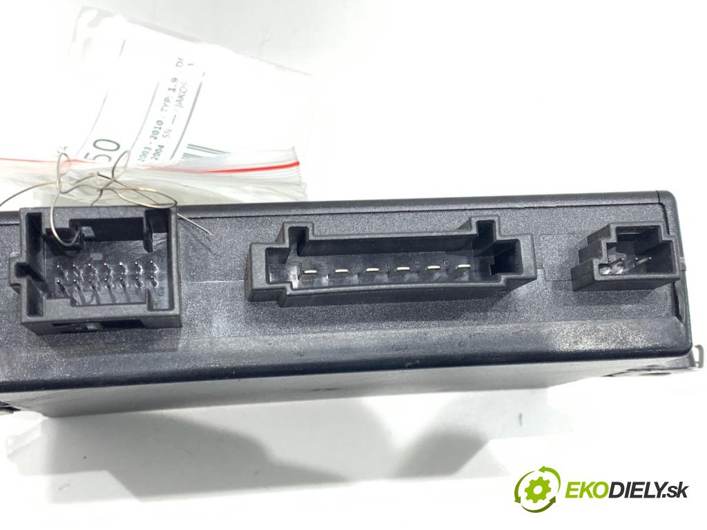 VW TOURAN nadwozie wielkoprzestrzenne (MPV) 2004 74 kW 1.9 TDI 1896 Modul ťažného oka 8E0907383A (Riadiaca jednotka ostatné)