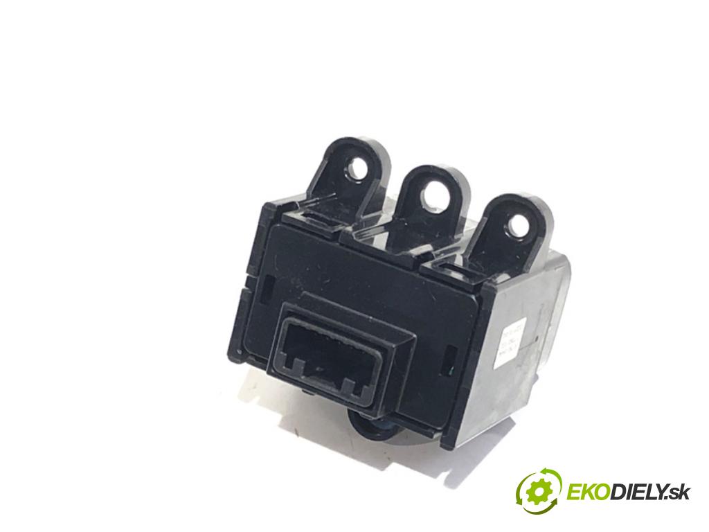 HYUNDAI KONA SUV 2022 146 kW 1.6 T-GDi 4WD 1598 Spínač svetiel výstražných (núdzových) 93790-J9AA0 (Prepínacie páčky pod volantom)