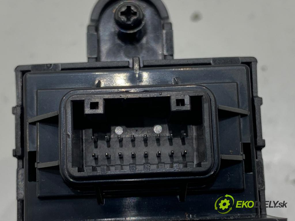 HYUNDAI KONA SUV 2022 146 kW 1.6 T-GDi 4WD 1598 Spínač brzdy ručnej brzdy 93311-J9AA0 (Prepínacie páčky pod volantom)