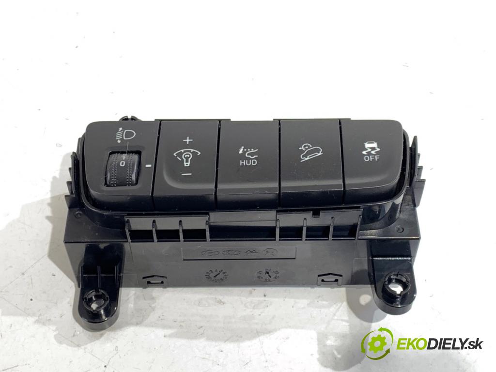 HYUNDAI KONA SUV 2022 146 kW 1.6 T-GDi 4WD 1598 Panel Prepínač 93710-J9BF0