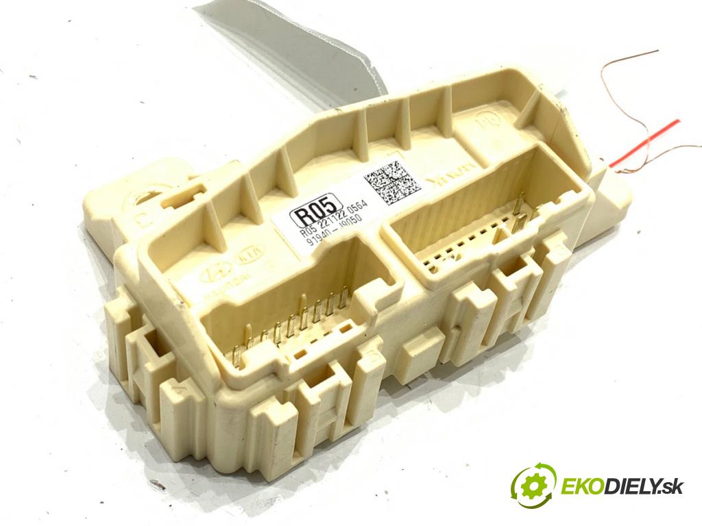 HYUNDAI KONA SUV 2022 146 kW 1.6 T-GDi 4WD 1598 skříňka poistková 91940-J9050 (Pojistková skříňka)