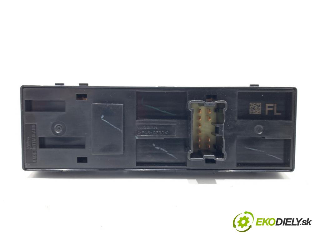 NISSAN QASHQAI J11 SUV 2018 85 kW 1.2 DIG-T 1197 Prepínač okien  (Prepínacie páčky pod volantom)