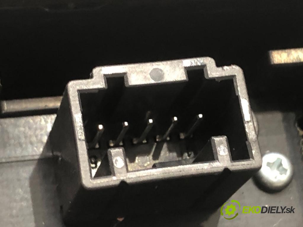 NISSAN QASHQAI J11 SUV 2018 85 kW 1.2 DIG-T 1197 Panel ovládania kúrenia 275004EA0A (Prepínacie páčky pod volantom)