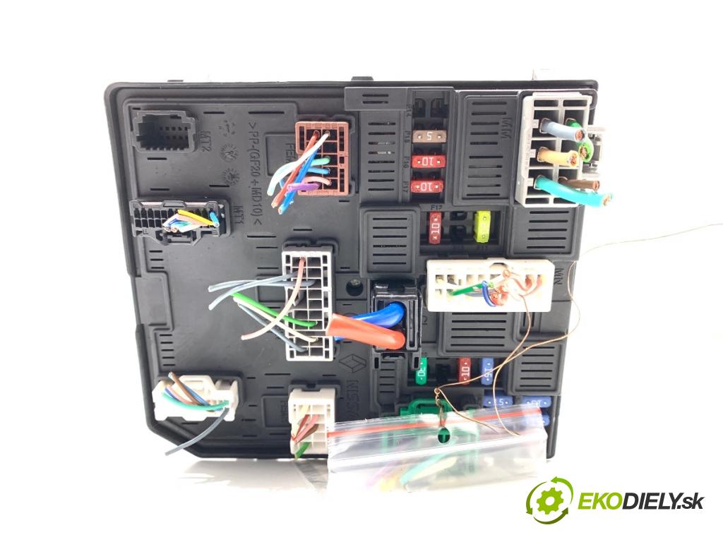 NISSAN QASHQAI J11 SUV 2018 85 kW 1.2 DIG-T 1197 modul BSI 284B75NA1A (Pojistková skříňka)