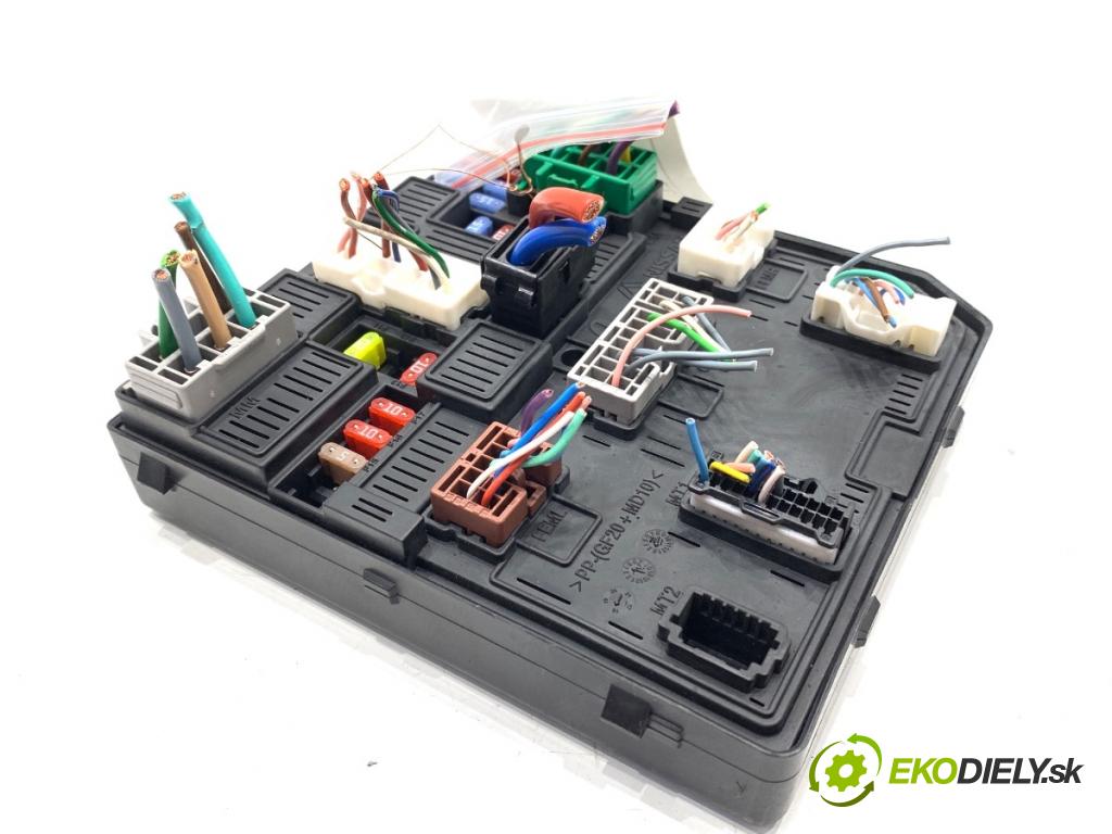 NISSAN QASHQAI J11 SUV 2018 85 kW 1.2 DIG-T 1197 modul BSI 284B75NA1A (Pojistková skříňka)