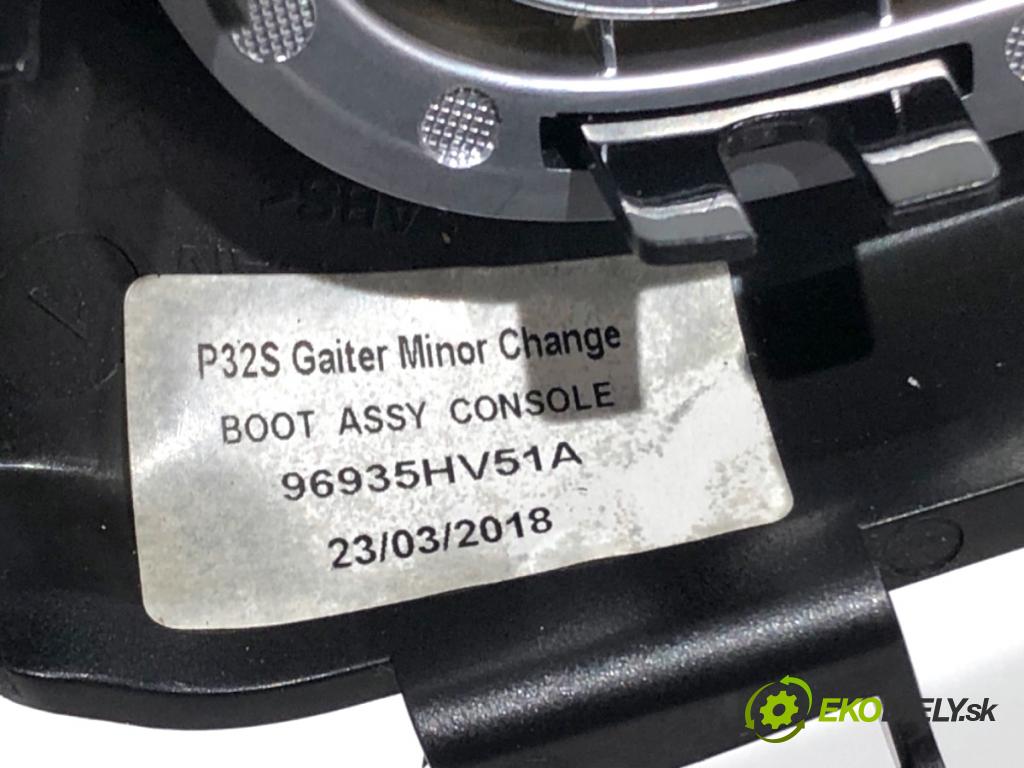 NISSAN QASHQAI J11 SUV 2018 85 kW 1.2 DIG-T 1197 lišty kryt 96935HV51A (Lišta)