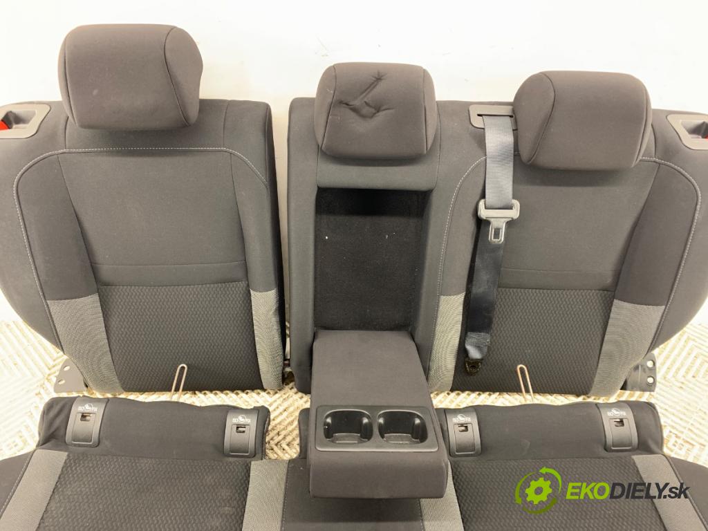 NISSAN QASHQAI J11 SUV 2018 85 kW 1.2 DIG-T 1197 sedadlo druhý VLÁDA: