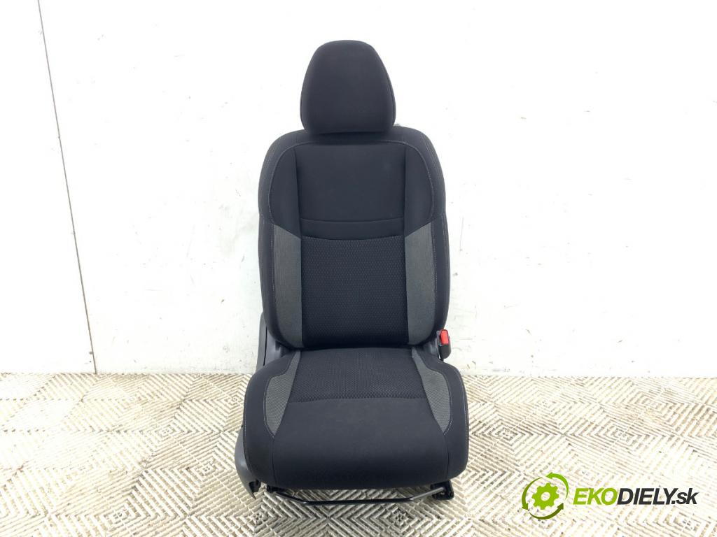 NISSAN QASHQAI J11 SUV 2018 85 kW 1.2 DIG-T 1197 sedadlo pravý přední část 