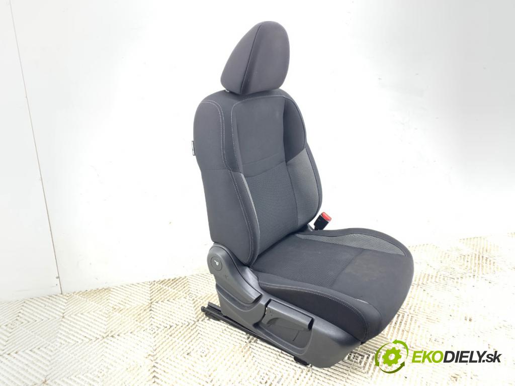 NISSAN QASHQAI J11 SUV 2018 85 kW 1.2 DIG-T 1197 sedadlo pravý přední část