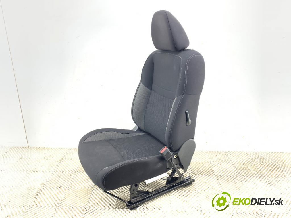 NISSAN QASHQAI J11 SUV 2018 85 kW 1.2 DIG-T 1197 sedadlo pravý přední část
