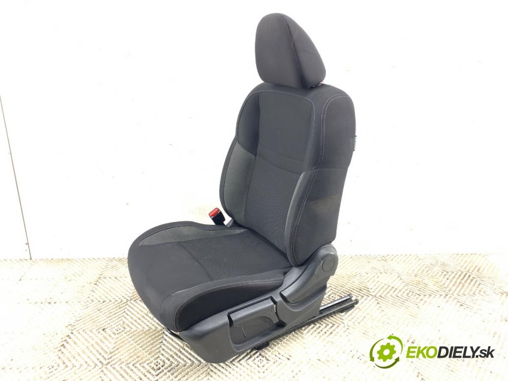 NISSAN QASHQAI J11 SUV 2018 85 kW 1.2 DIG-T 1197 sedadlo levý přední část