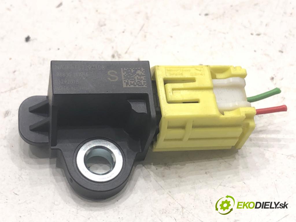 NISSAN QASHQAI J11 SUV 2018 85 kW 1.2 DIG-T 1197 Snímač nárazu 988303RA0A (Snímač nárazu)