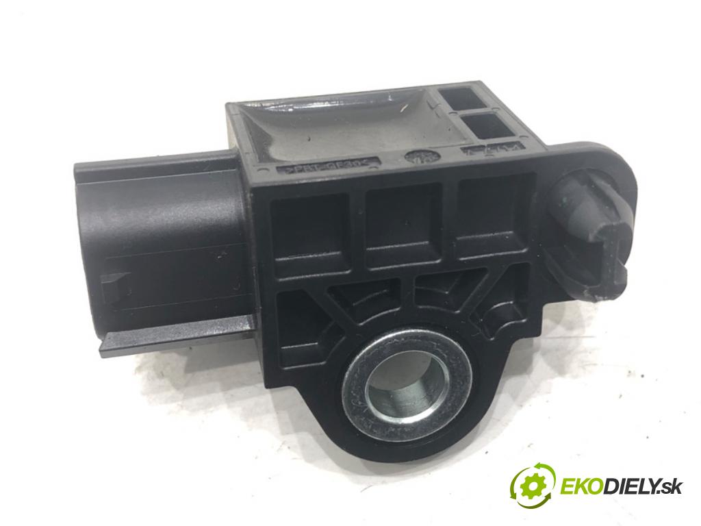 NISSAN QASHQAI J11 SUV 2018 85 kW 1.2 DIG-T 1197 Snímač nárazu 988303RA0A (Snímač nárazu)