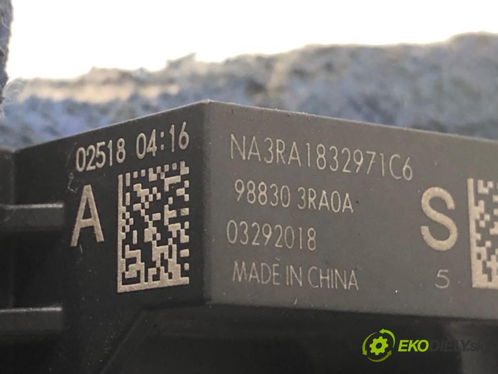 NISSAN QASHQAI J11 SUV 2018 85 kW 1.2 DIG-T 1197 snímač nárazu 988303RA0A (Snímač nárazu)