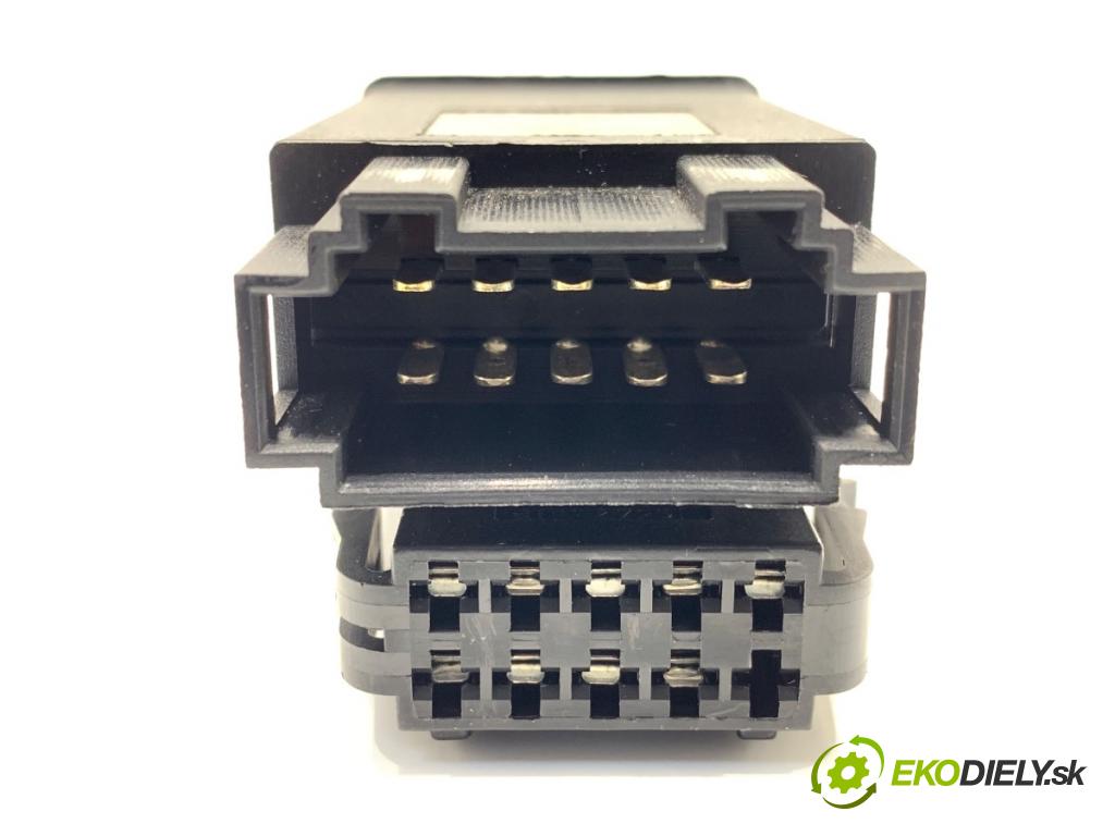 AUDI A6 C5 sedan 2001 110 kW 1.8 T quattro 1781 Spínač svetiel výstražných (núdzových)  (Prepínacie páčky pod volantom)