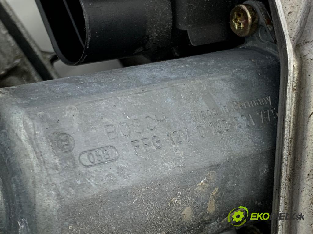 AUDI A6 C5 sedan 2001 110 kW 1.8 T quattro 1781 mechanismus okna levý přední část