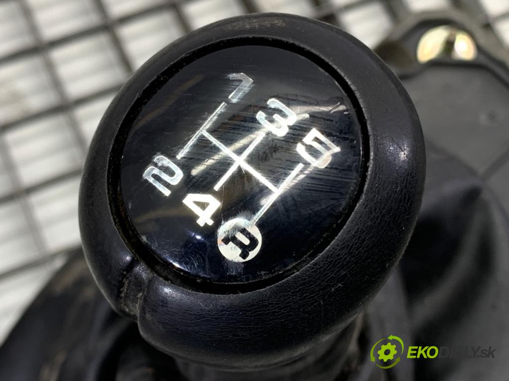 AUDI A6 C5 sedan 2001 110 kW 1.8 T quattro 1781 Kulisa 4B0711025E (Rýchlostná páka (kulisa))