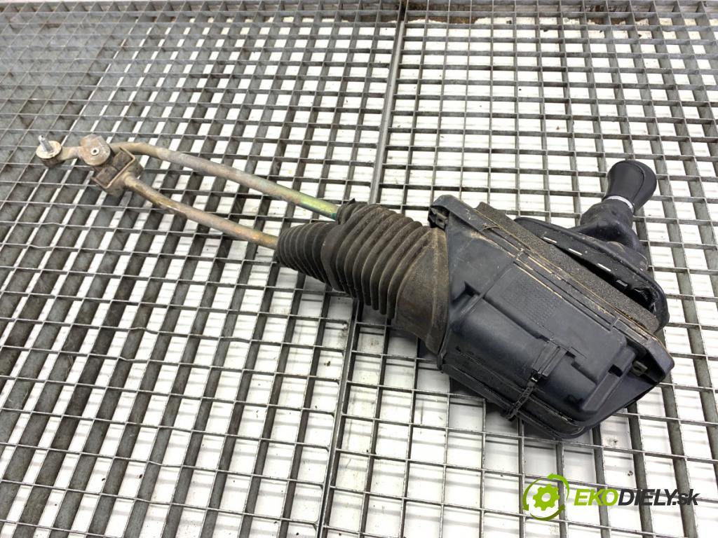 AUDI A6 C5 sedan 2001 110 kW 1.8 T quattro 1781 Kulisa 4B0711025E (Rýchlostná páka (kulisa))