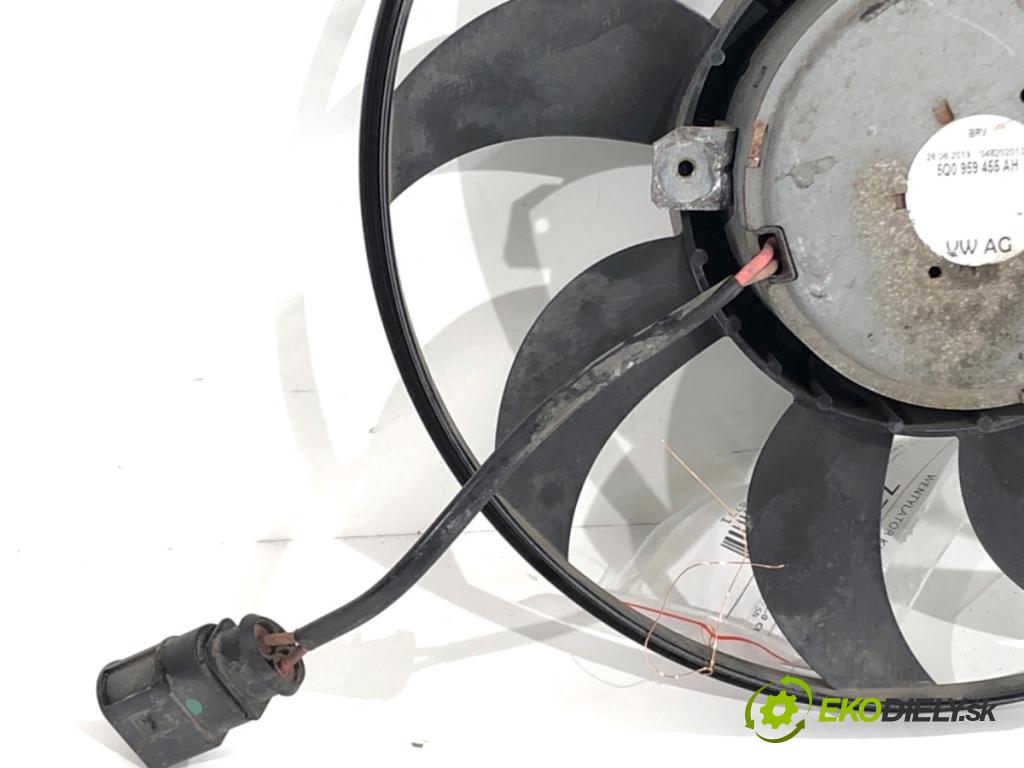 SEAT LEON III Kombi 2019 221 kW 2.0 Cupra 4Drive 1984 ventilátor klimatizace 5Q0959455AH (Ventilátor chladiče klimatizace)