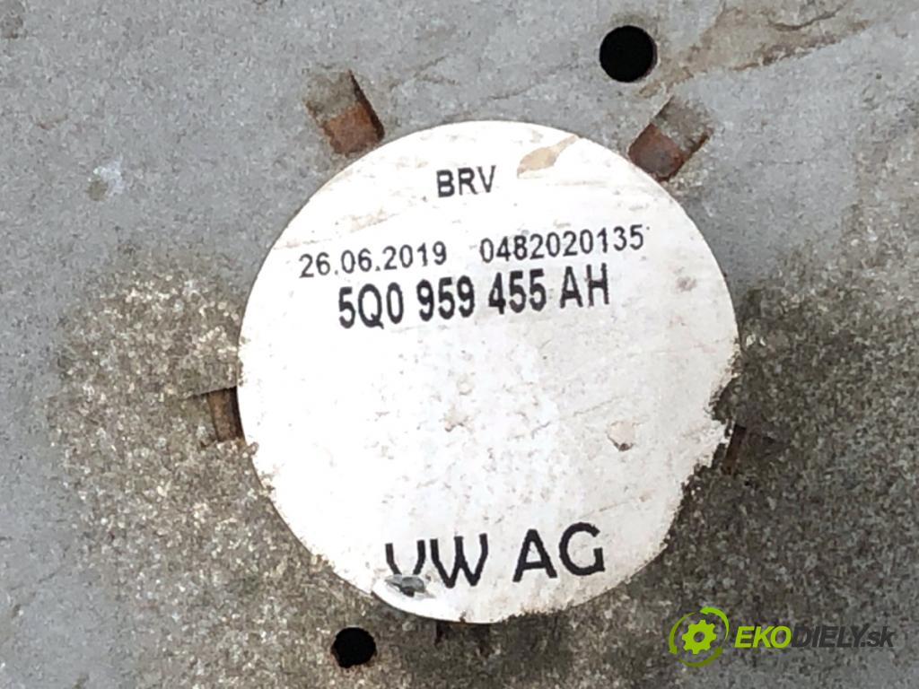 SEAT LEON III Kombi 2019 221 kW 2.0 Cupra 4Drive 1984 Ventilátor klimatizácie 5Q0959455AH (Ventilátor chladiča klimatizácie)