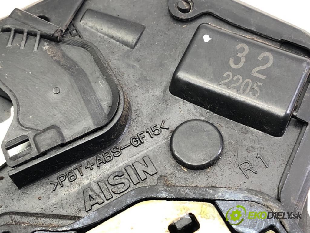 TOYOTA COROLLA E12 nadwozie wielkoprzestrzenne (MPV) 2002 66 kW 2.0 D-4D (CDE120_) 1995 zámok Dvere pravy zad