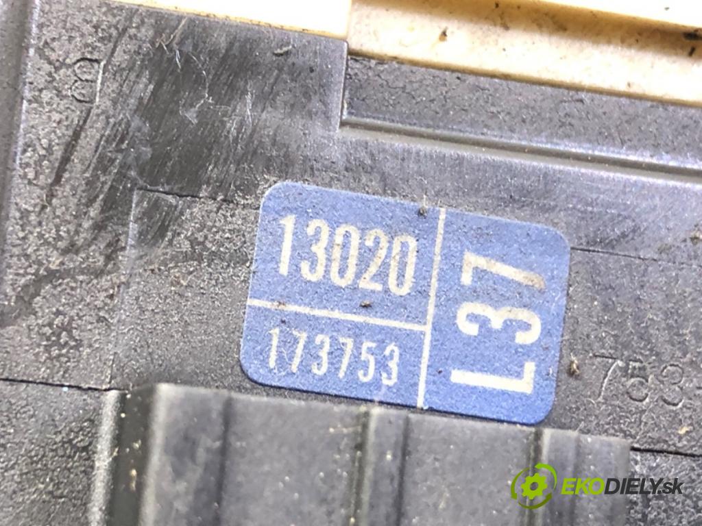 TOYOTA COROLLA E12 nadwozie wielkoprzestrzenne (MPV) 2002 66 kW 2.0 D-4D (CDE120_) 1995 Prepínač smeroviek  (Prepínacie páčky pod volantom)