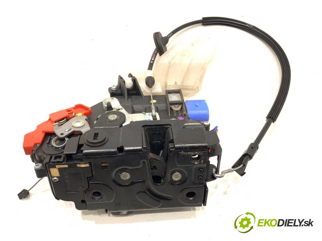VW GOLF V Kombi 2009 90 kW 1.4 TSI 1390 zámok dveře levý zadní část 7L0839015D