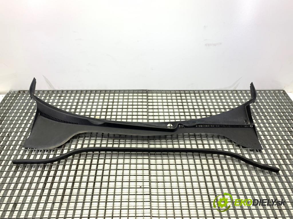 VW GOLF V Kombi 2009 90 kW 1.4 TSI 1390 Torpédo, plast pod čelné okno 1K5819415A (Torpédo (plast pod čelným sklom))