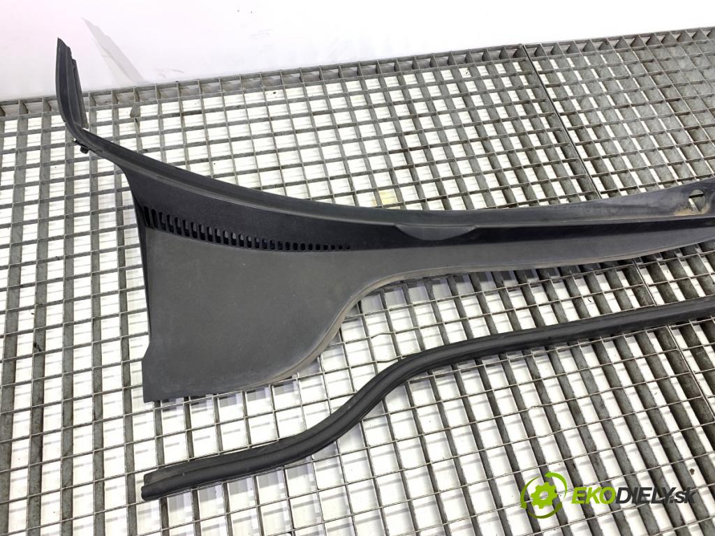 VW GOLF V Kombi 2009 90 kW 1.4 TSI 1390 Torpédo, plast pod čelné okno 1K5819415A (Torpédo (plast pod čelným sklom))