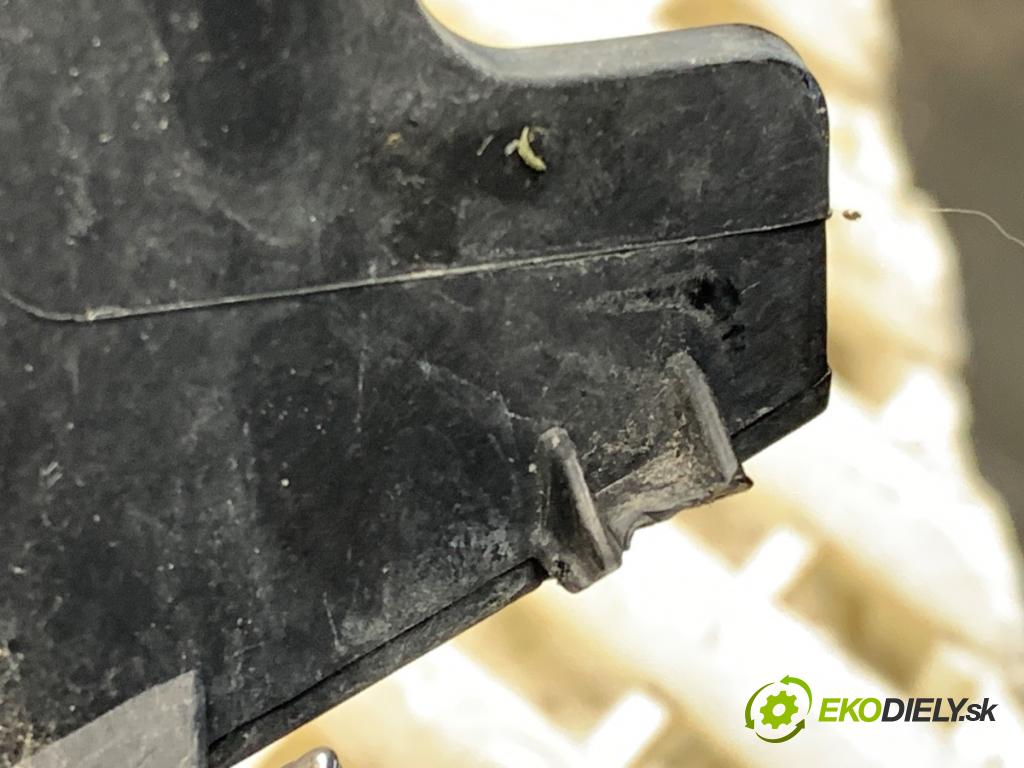 VW GOLF V Kombi 2009 90 kW 1.4 TSI 1390 mřížka maska 1K5853653C (Přední mřížka (maska chladiče))