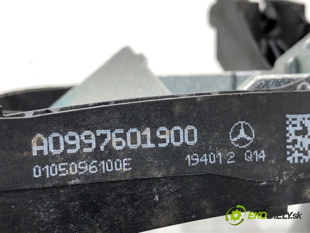 MERCEDES-BENZ GLC SUV 2020 143 kW 220 d 4-matic (253.915) 1950 klika vnejší levý přední část A0997601900
