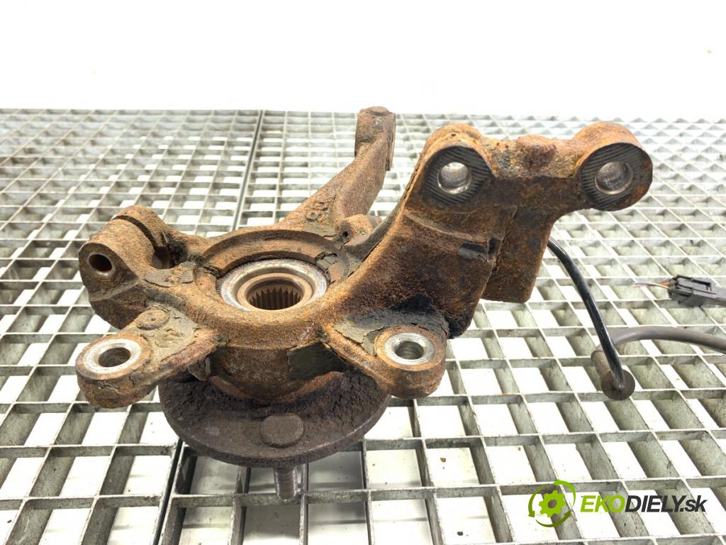 MAZDA 2 DE liftback 2008 63 kW 1.3 (DE3FS) 1349 náboj levý přední část