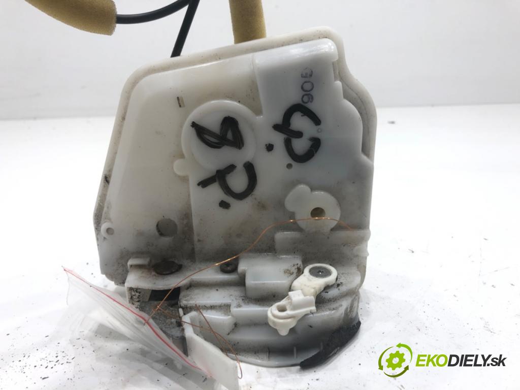 MAZDA 2 DE liftback 2008 63 kW 1.3 (DE3FS) 1349 zámok dveře levý přední část