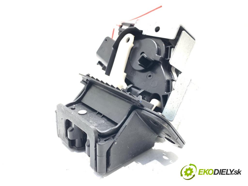 MAZDA 2 DE liftback 2008 63 kW 1.3 (DE3FS) 1349 zámok dveří zadní část C6728