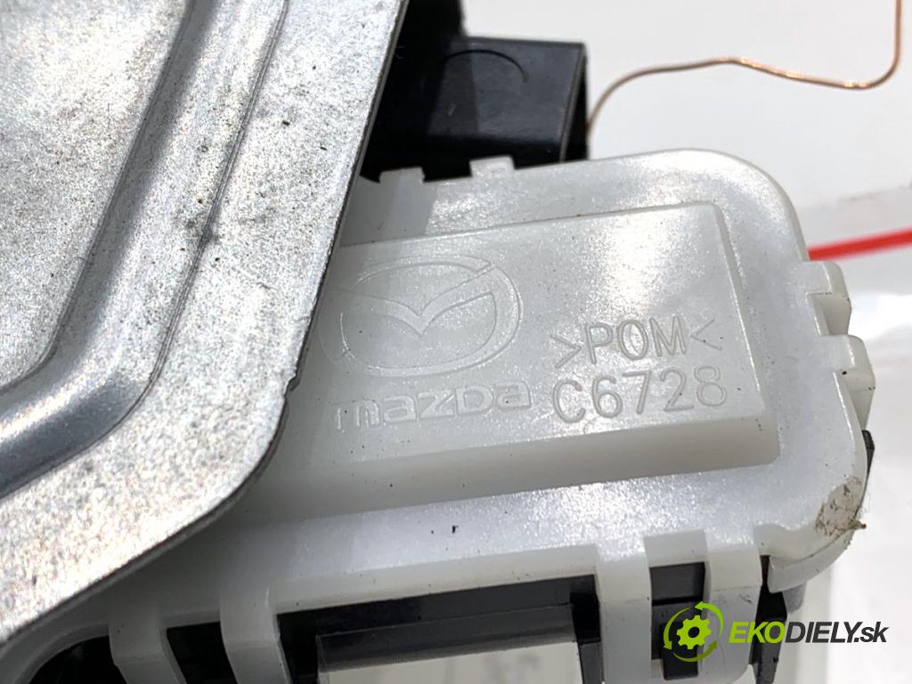 MAZDA 2 DE liftback 2008 63 kW 1.3 (DE3FS) 1349 zámok dveří zadní část C6728