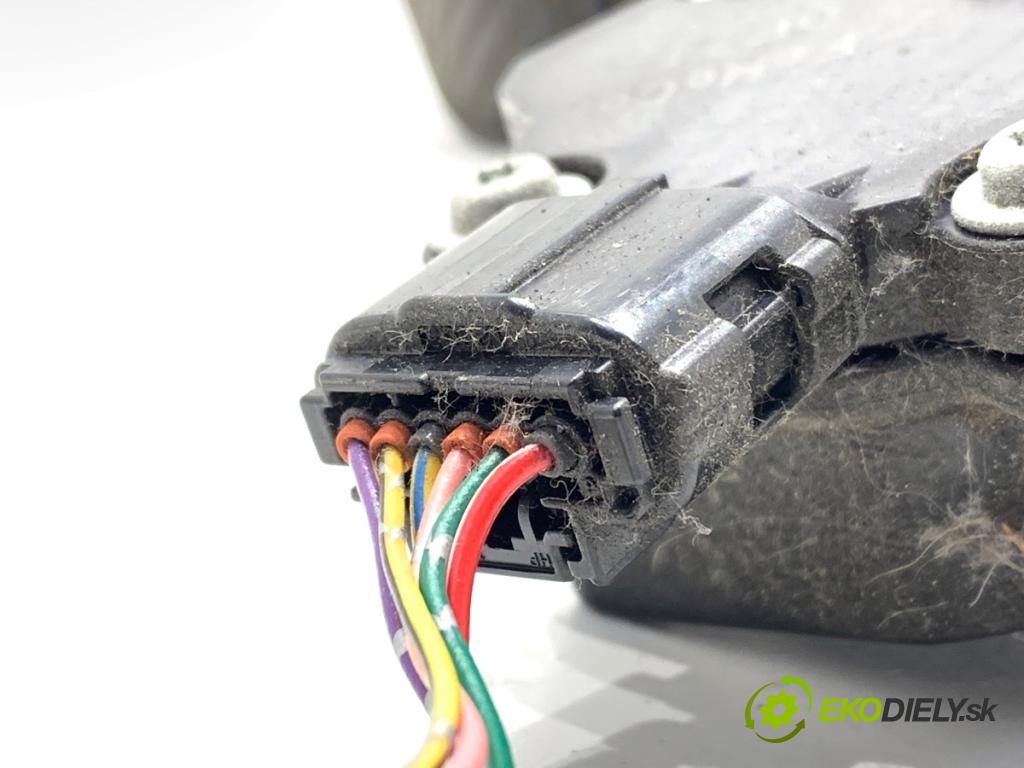 MAZDA 2 DE liftback 2008 63 kW 1.3 (DE3FS) 1349 Potenciometer plynu K4238-7410 (Potenciometer plynového pedálu)